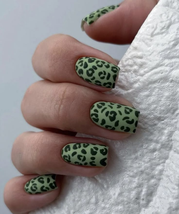 Green nails with a cheetah print design. #cheetahnails #greennails #animalprintnails