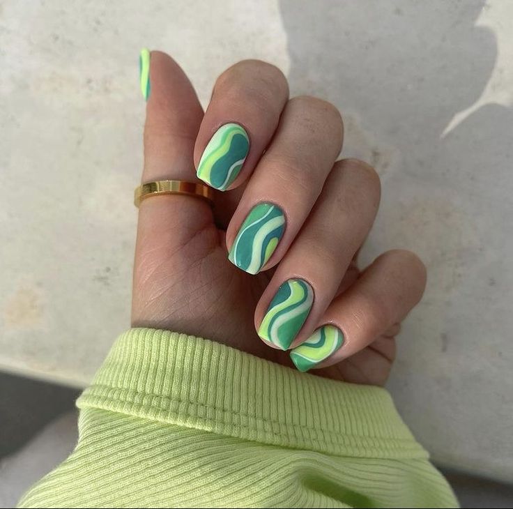 Groovy green nails with a retro-inspired design. #groovynails #greennails #retrnails