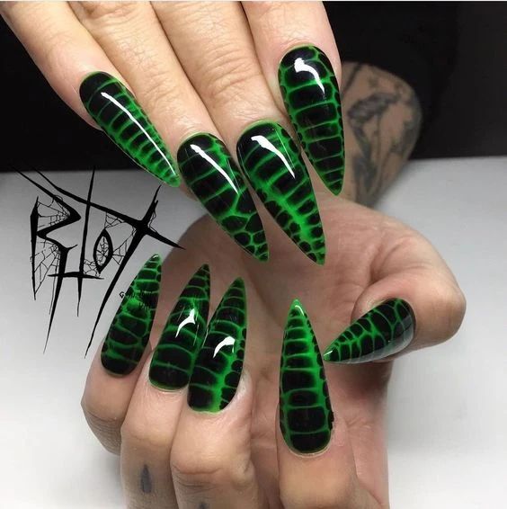 Forest green glitter nails with a subtle snake print design, adding a touch of edgy glamour. #glitternails #snakenails #forestgreennails