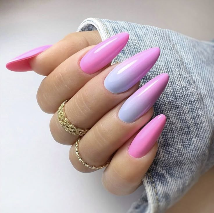  rich and luxurious combination of pink and purple creates a dramatic and eye-catching manicure. #ColorCombination #NailArtTechniques #DramaticNails #LuxuriousLook