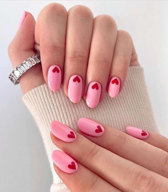 A subtle and charming heart accent nail, perfect for adding a touch of romance to your February look. #HeartAccent #FebruaryMani #RomanticNails #CharmingDesign