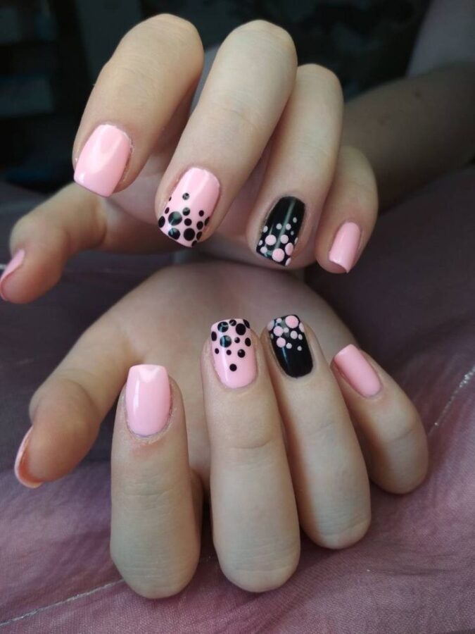 A delicate and stylish manicure featuring light pink nails accented with playful black dots. This classic design is perfect for adding a touch of fun to any look. #LightPinkNails #BlackDots #NailArt #PolkaDotNails #CuteNails