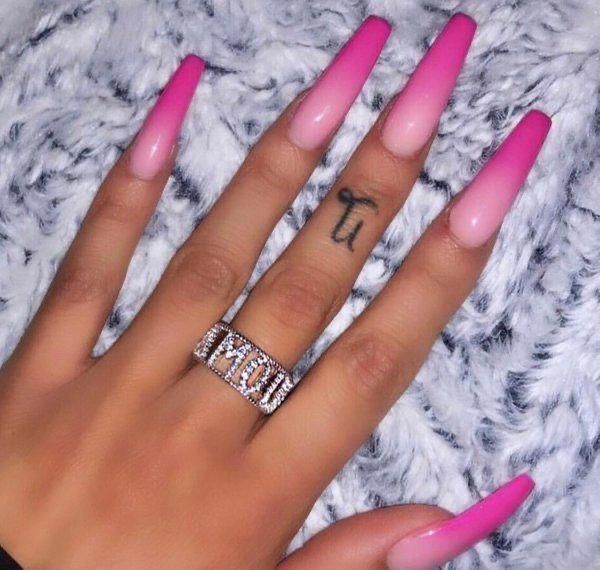 A gradient of gorgeous pinks! These long pink ombre nails showcase a seamless transition from light to dark, creating a sophisticated and trendy manicure. #LongNails #PinkOmbre #OmbreNails #GradientNails #NailArt #TrendyNails