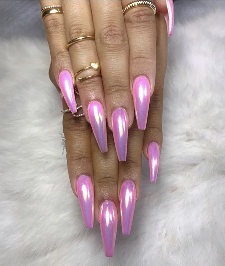 A spectrum of shine! These nails feature multiple shades of chrome pink, creating a dazzling and futuristic manicure.  #ChromeNails #PinkNails #MultipleShades #MirrorNails #FuturisticNails #NailArt