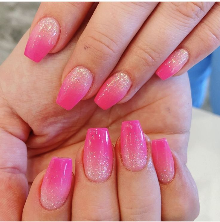 Sparkle and shine with these glamorous pink and silver glitter short nails. This dazzling manicure is perfect for adding a touch of sparkle to any occasion. #PinkNails #SilverGlitter #ShortNails #GlitterNails #NailArt #SparkleNails