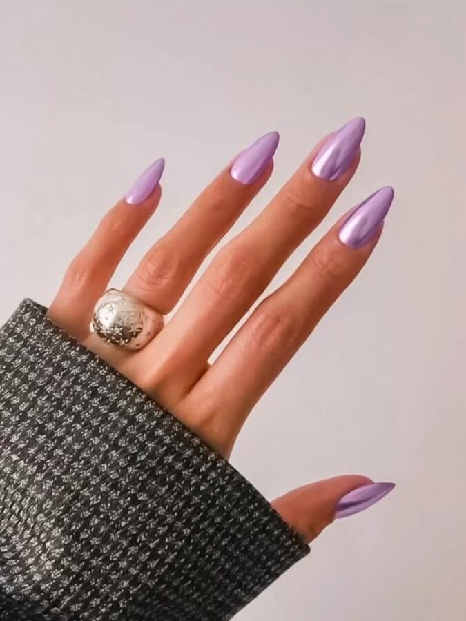 Embrace the futuristic trend this spring with these fun and stylish chrome pastel nails. #ChromePastelNails 