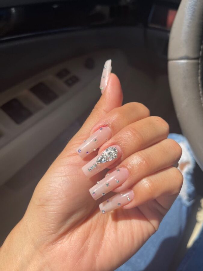 Diamond accent nails: a glamorous and luxurious choice for your birthday. #DiamondNails 