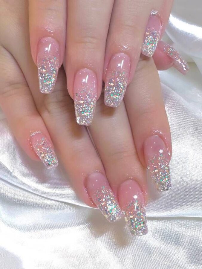 These sparkling glitter gradient nails are a fun and festive way to celebrate your birthday. #GlitterFade #BirthdayLook #FestiveNails #BirthdayPrep