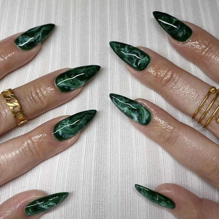 Achieve a sophisticated look with these mesmerizing green marble nail art designs. #GreenMarbleNails #MarbleNails #NailArt #SophisticatedNails #NailDesign