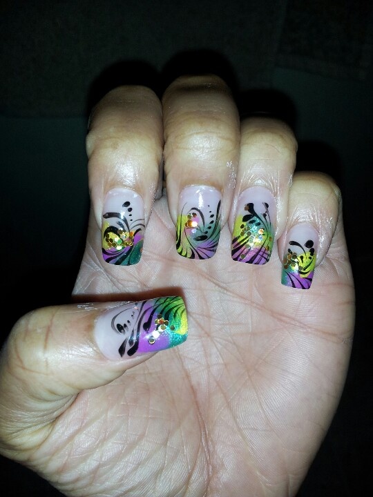 King Cake nails for a sweet Mardi Gras look. #KingCakeNails #MardiGras #SweetNails