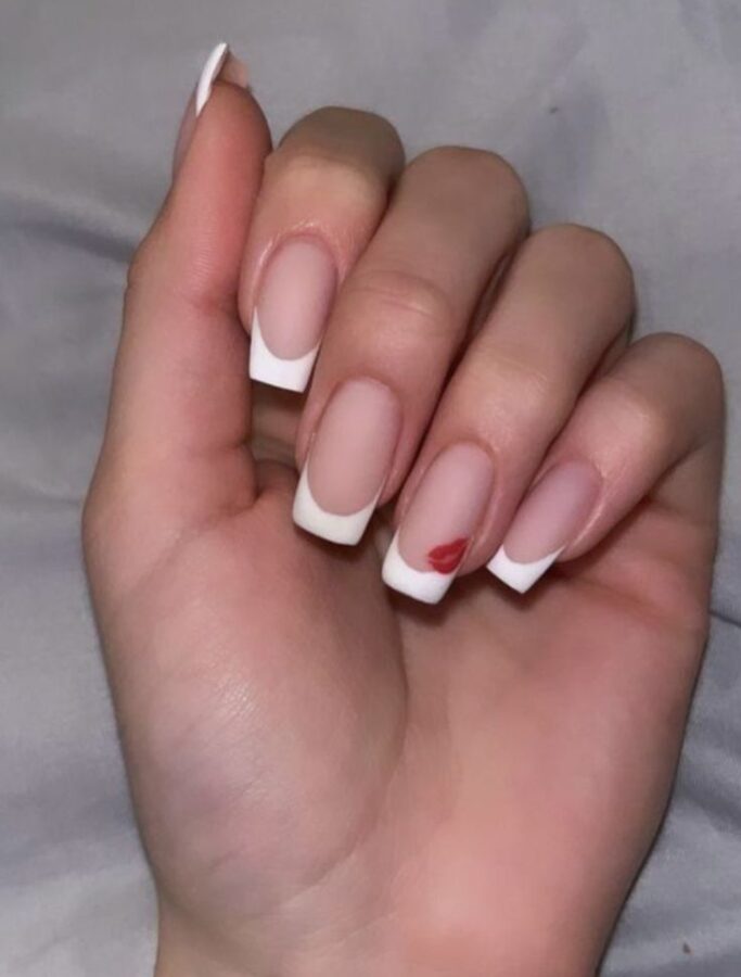 Stay on trend with these elegant and understated matte French tip nails. #mattenailideas #frenchnailinspo #trendynails