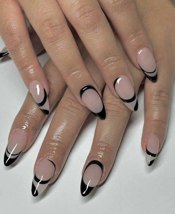 These negative space nail designs are a modern and chic way to celebrate the arrival of spring. #NegativeSpaceManicure