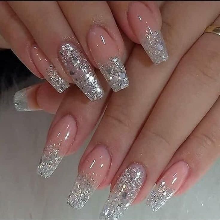 Explore a variety of glitter nail options for your wedding, from subtle shimmer to all-out sparkle. #GlitterNailDesigns #BridalInspiration #NailArt #WeddingDetails