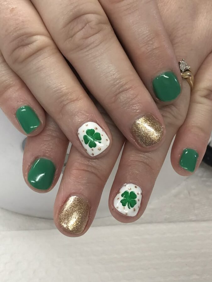 Green, gold, and white plaid designs adorn these nails, creating a festive and stylish St. Patrick's Day manicure. #StPatricksDayPlaidNails #GreenAndGoldNails #PlaidDesign #NailInspiration #HolidayGlam